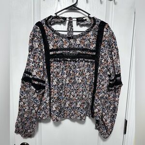 American Eagle Keyhole Back Blouse